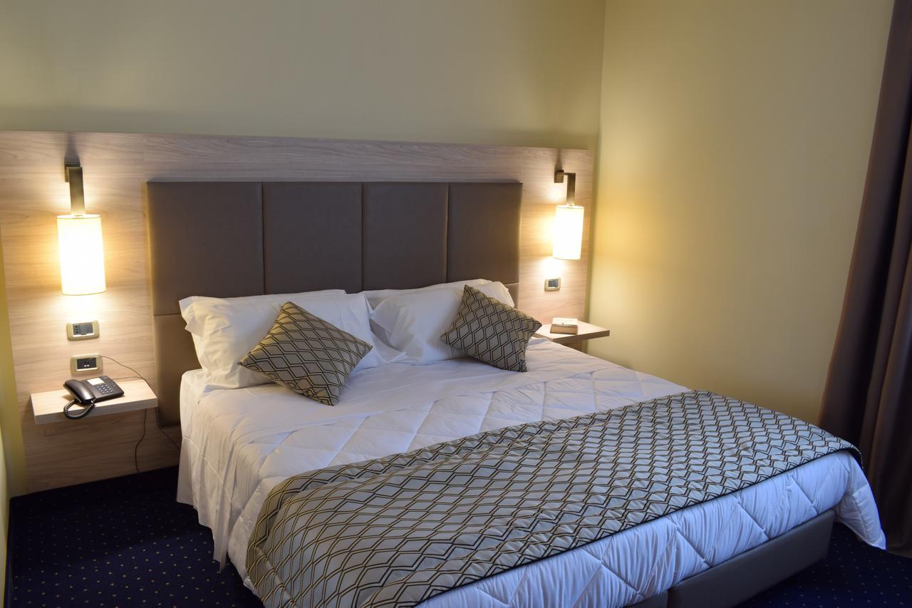 Ponzano Romano Roma Domus Hotel מראה חיצוני תמונה