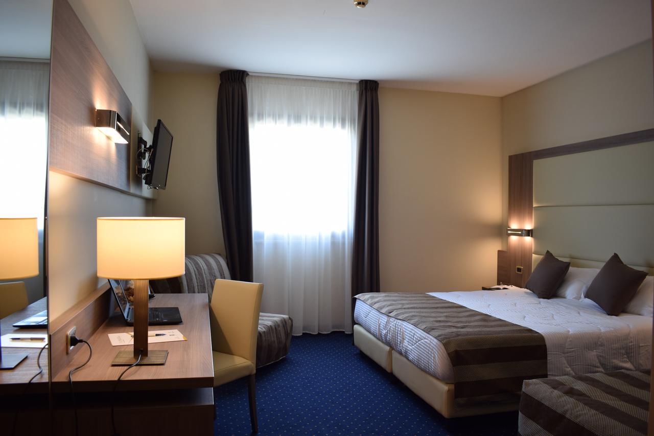 Ponzano Romano Roma Domus Hotel מראה חיצוני תמונה